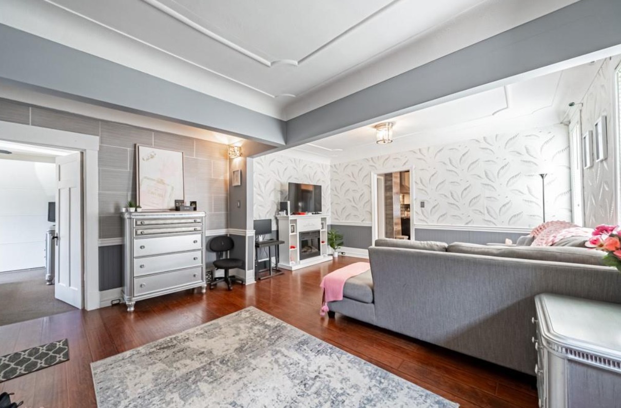 Interior View 10